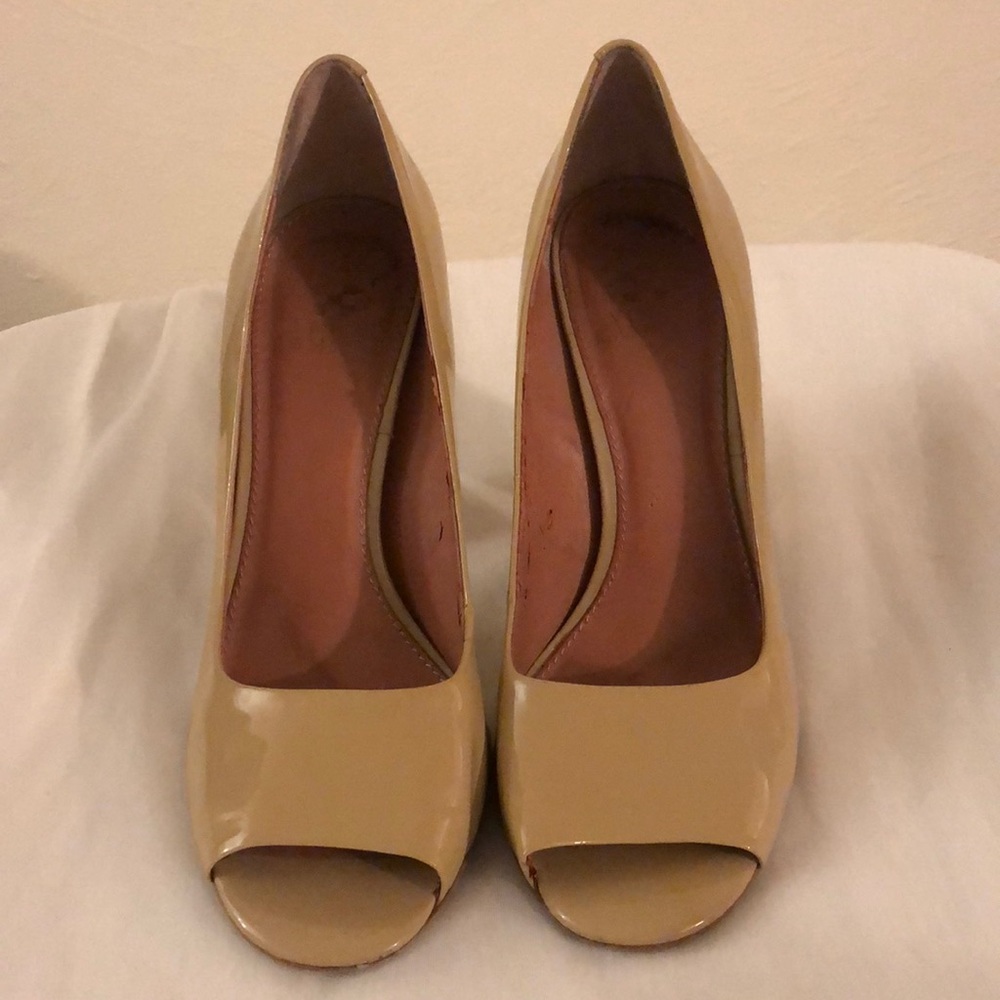 Vince Camuto high heels, very nice, size 8.5